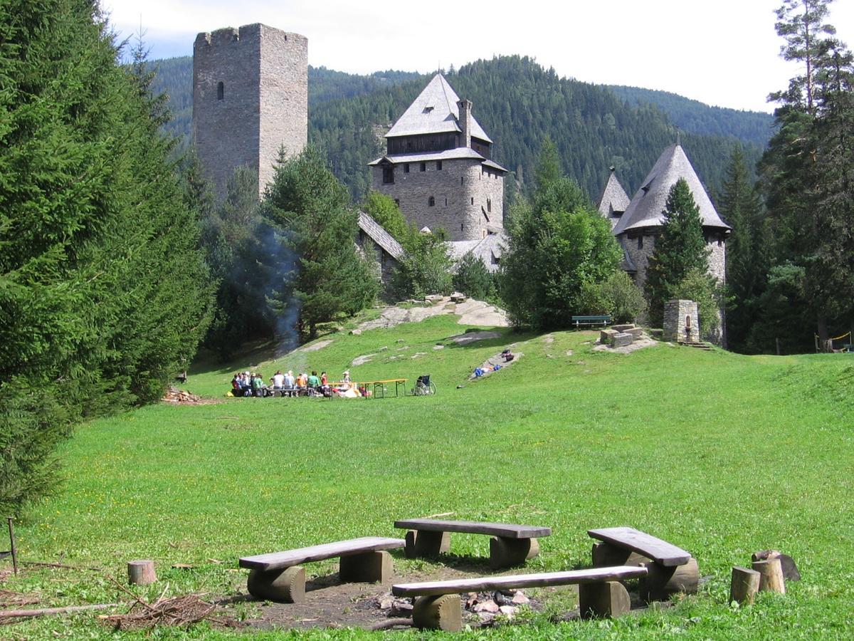 Hostel Burg Finstergrun Ramingstein Exteriér fotografie